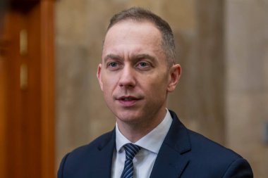 Savunma Bakan Yardımcısı Cezary Tomczyk 3 Şubat 2025 'te Ukrayna' nın Kyiv kentindeki Polonya Büyükelçiliği 'nde bir brifing sırasında. Yüksek kalite fotoğraf