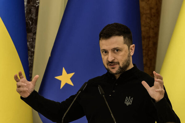 Президент Украины Владимир Зеленский выступил на совместной пресс-конференции с президентом Европейского совета Антонио Коста в Киеве 1 декабря 2024 года. Высокое качество фото