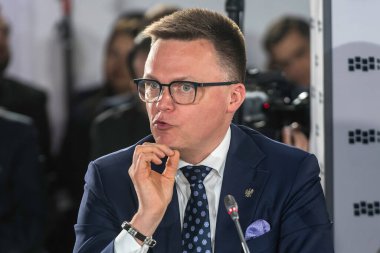 31 Mart 2025 'te Bucha, Ukrayna' daki Bucha Zirvesi forumu sırasında Sejm Szymon Holownia Sözcüsü. Yüksek kalite fotoğraf