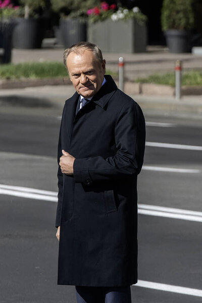 Премьер-министр Польши Дональд Туск на площади Независимости в Киеве, Украина, 10 мая 2025 года. Высокое качество фото