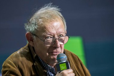 Polonyalı aydın ve gazeteci Adam Michnik 9 Mayıs 2025 'te Ukrayna' nın Kyiv kentinde düzenlenen Kyiv Güvenlik Forumu 'nda konuşma yaptı. Yüksek kalite fotoğraf