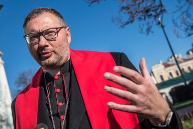 Ukrayna 'nın başkenti Kyiv' de 11 Nisan 2025 'te Martanae Tudertinorum Visvaldas Kulbokas Başpiskoposu Apostolik Nuncio. Yüksek kalite fotoğraf