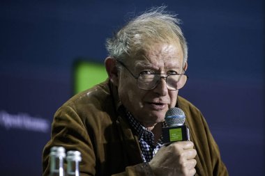Polonyalı aydın ve gazeteci Adam Michnik 9 Mayıs 2025 'te Ukrayna' nın Kyiv kentinde düzenlenen Kyiv Güvenlik Forumu 'nda konuşma yaptı. Yüksek kalite fotoğraf