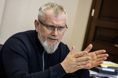 Kryvyi Rih Belediye Başkanı, Oleksandr Vilkul, Ukrayna 'nın Rih belediyesindeki ofisinde, 7 Nisan 2025. Yüksek kalite fotoğraf