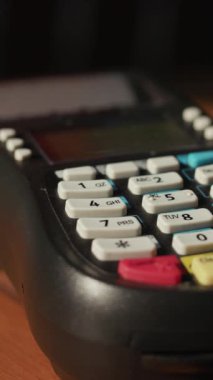 Bu, hem finans hem de akademik amaçlar için ideal, parlak ve modern bir hesap makinesinin kapsamlı ve ayrıntılı bir görüşüdür.