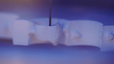 Kapalı makine diş malzemesi üretir. Tıbbi yardım. Ortodontist. İmplant