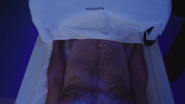 Manyetik rezonans görüntülemesi, tıbbi muayene. Sağlık hizmetleri. Klinikte. Tıbbi yardım. Hastanedeyiz. Yavaş çekim