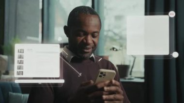 Akıllı telefonuna odaklanmış bir adam, rahat ve modern bir çevreyle çevrili, dijital etkileşimler ve bağlantı sergiliyor..