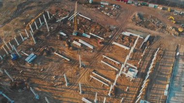 Ağır sanayi, yeni ekolojik fabrika inşaatı fabrikasının kuş bakışı manzarası. Sanayi üretim alanı. - Hava aracı. Alan manzarası.