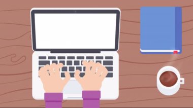 Masada dizüstü bilgisayar kullanan bir adam. canlandırma videosu