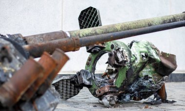 Taktik balistik füzenin parçaları, OTR-21. Rus askeri teçhizatı yok edildi. Tümen seviyesi Tochka U, SS-21 Scarab A, M-21 'in Sovyet füze sisteminin mermisi bitti.