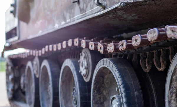 Rostige Kaputte Gleise Mit Gleisrollen Eines Zerstörten Tanks Russischer Kampfpanzer — Stockfoto