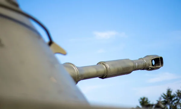 장갑차 탱크의 무기들 하늘을 뒤덮었지 방어를 장비의 클로즈업 — 스톡 사진
