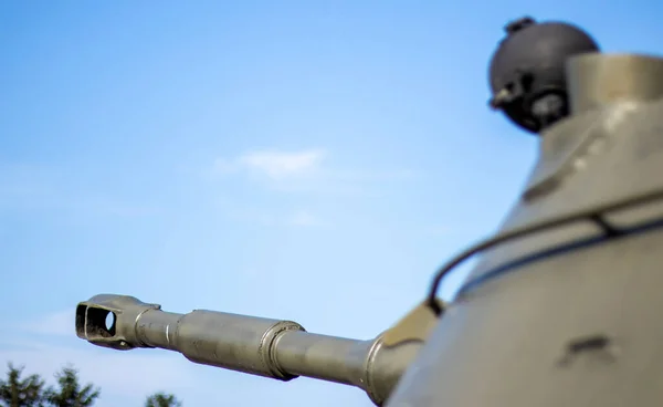 Toren Van Een Gepantserde Personeelsdrager Tank Zware Oorlogswapens Hemelse Achtergrond — Stockfoto