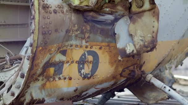 Verbrannte Teile Des Zerstörten Kampfhubschraubers Der Russischen Luftwaffe Hind Crocodile — Stockvideo