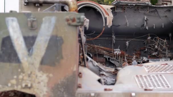 Vernietigd Vernield Verbrand Tank Met Een Aanduiding Erop Russisch Oekraïense — Stockvideo