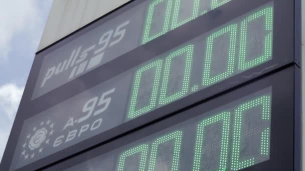 Close Sinal Posto Gasolina Indicando Preços Gasolina Gás Ucrânia 2022 — Vídeo de Stock