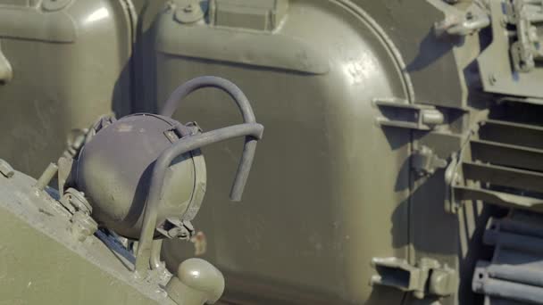 Faros Delanteros Con Protección Del Tanque Batalla Proyector Muy Brillante — Vídeo de stock