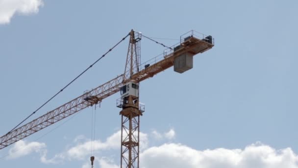 Working Construction Tower Crane Cloudy Sky Sunny Day Concept Urban — Video