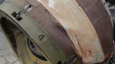 Taktik balistik füzenin parçaları, OTR-21. Rus askeri teçhizatı yok edildi. Tümen seviyesi Tochka U, SS-21 Scarab A, M-21 'in Sovyet füze sisteminin mermisi bitti.
