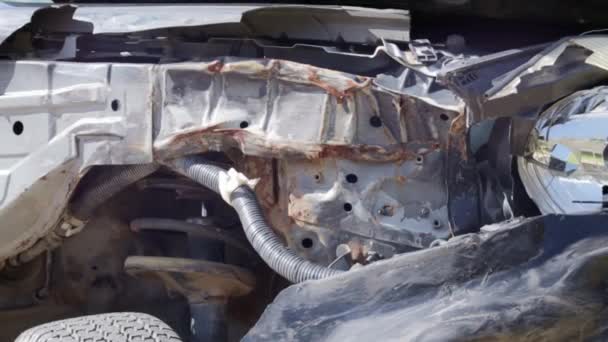 Kaputtes Auto Nach Einem Unfall Bei Einem Schweren Autounfall Nach — Stockvideo