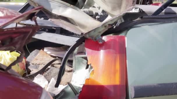 Дтп Улице Две Повреждённые Машины После Столкновения Городе Несчастный Случай — стоковое видео