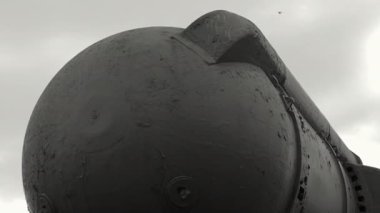 Sovyet balistik füze fırlatma sistemi Pioneer. Kıtalararası füzeleri fırlatmak için kurulum. Orta menzilli füze RSD-10. SS-20 stratejik füze sisteminin mobil fırlatıcısı, Saber.