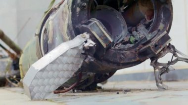Taktik balistik füzenin parçaları, OTR-21. Rus askeri teçhizatı yok edildi. Tümen seviyesi Tochka U, SS-21 Scarab A, M-21 'in Sovyet füze sisteminin mermisi bitti.