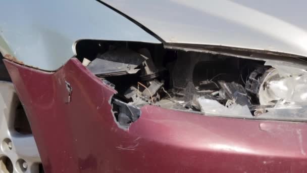 Kecelakaan Jalan Kerusakan Mobil Setelah Tabrakan Kota Patah Lampu Depan — Stok Video