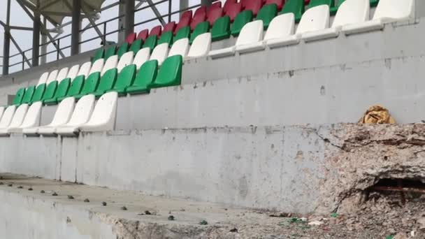 Guerra Ucrania Bancos Plástico Rotos Para Los Aficionados Podio Estadio — Vídeo de stock