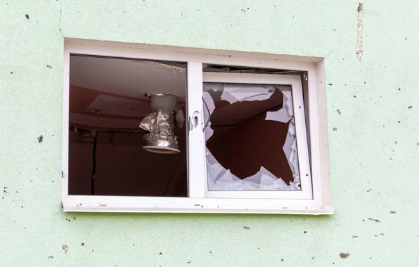 Zerstörte Und Beschädigte Fenster Dem Gebäude Infolge Des Krieges Die — Stockfoto