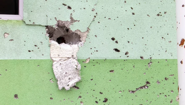 Cephedeki Duvarda Kurşun Delikleri Şarapnel Parçaları Var Savaş Yaraları Çukur — Stok fotoğraf