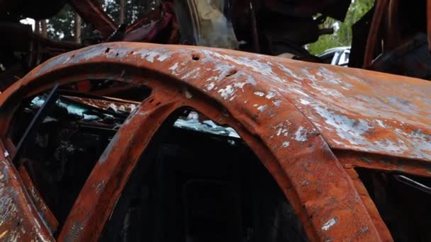 Sok Felgyújtott Autó Parkolóban Ukrajnai Invázió Következményei Háború Ukrajnában Háborús — Stock videók