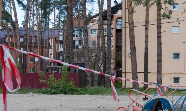 Krig Ukraina Förstörd Lekplats Stadens Centrum Ruinerna Höghus Förstörd Rysk — Stockfoto