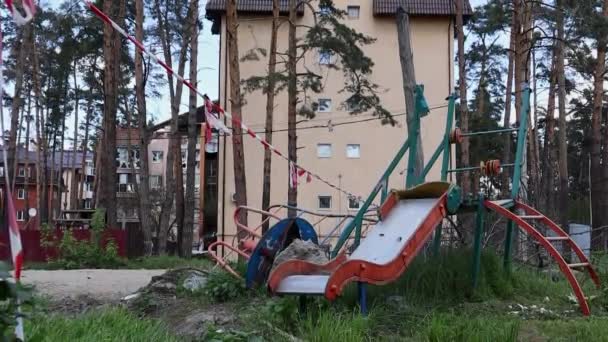 Affecté Après Bombardement Bâtiments Résidentiels Plusieurs Étages Une Aire Jeux — Video