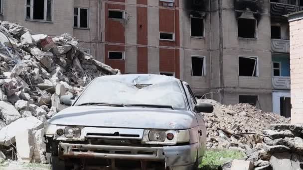 Broken Civilian Car Courtyard House War Russia Ukraine Consequences Occupation — Vídeo de Stock