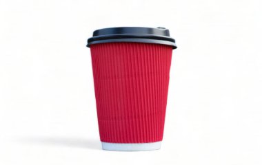 Beyaz arka planda siyah plastik kapaklı tek kullanımlık kırmızı çay ya da kahve. Paket yemek. Hiç kimse. Bir yazıt için yer