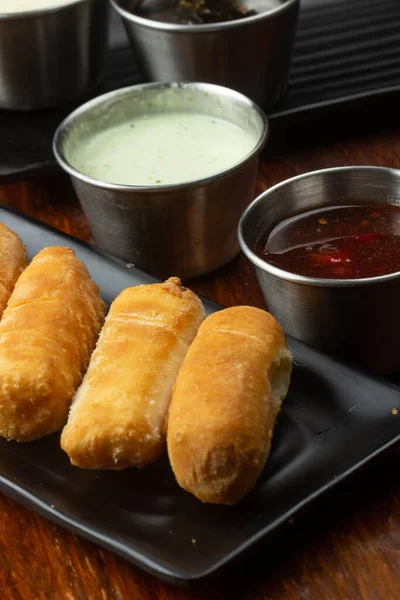 Geleneksel Venezuela aperatifi Tequeo, peynirle doldurulmuş