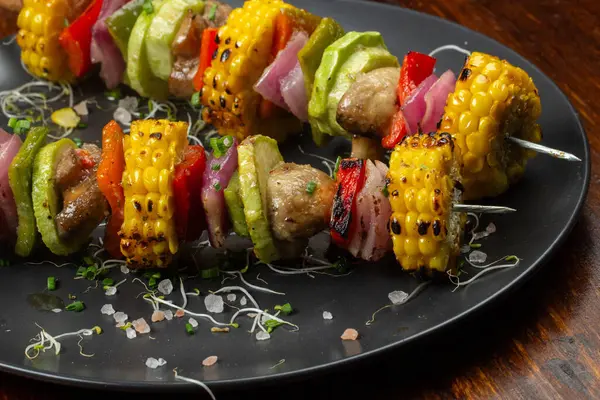 Lezzetli ızgara renkli sebzeler.