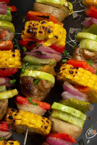 Lezzetli ızgara renkli sebzeler.