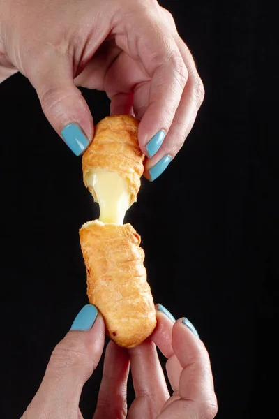 Geleneksel Venezuela aperatifi Tequeo, peynirle doldurulmuş