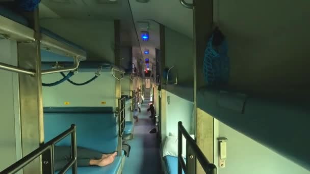 Interior Interior Ônibus Classe Dormente Ferrovia Indiana Trem Alta Velocidade — Vídeo de Stock