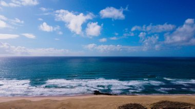 La playa del Botero en Barbate es una playa de arena fina y dorada situation en la costa atlntica de Espaa. Bu yol, Dunas de Dunas y marismas, y es una playa ideal para disfrutar de la naturaleza y de la cultura.