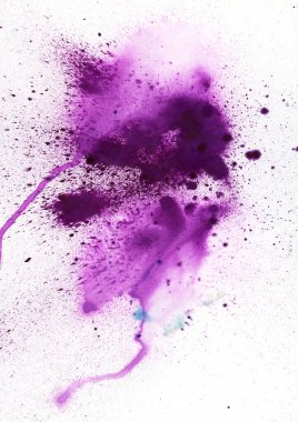 Menekşe ve mor suluboya lekesi, bulanık arkaplan, lekeli ve lekeli doku, gerçek suluboya. Yüksek kalite fotoğraf