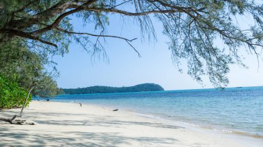 Kamboçya 'daki Koh Ta Kiev adasında güzel bir sahil..