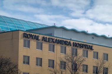 Edmonton, Alberta. Kanada mı? 30-2023 arası. Royal Alexandra Hastanesi veya RAH binası tabelası. Kanada 'nın Alberta eyaletinde büyük ve uzun süre hizmet veren bir hastane..