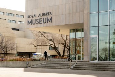 Edmonton, Alberta, Kanada. 30-2023 arası. Kanada Edmonton, Alberta 'daki Royal Alberta Müzesi' nin ana girişi ya da RAM İnsanlık ve doğa tarihi müzesi. Müze, Edmonton şehir merkezinde yer almaktadır.