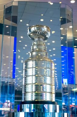 Edmonton, Alberta, Kanada. 3 Nisan 2023. Rogers Place Arena 'da Stanley Kupası kupası. Kavram: NHL Stanley Kupası Playoffları