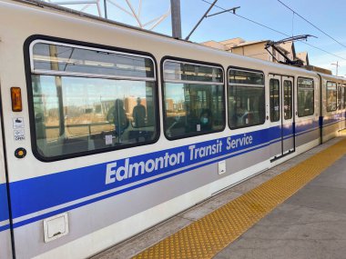 Edmonton, Alberta, Kanada. Nisan 07, 2023. ETS Edmonton Transit Servis hafif treni.