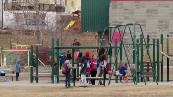 Calgary Alberta Kanada 2023 Április Nyilvános Játszótér Egy Általános Iskolában — Stock videók